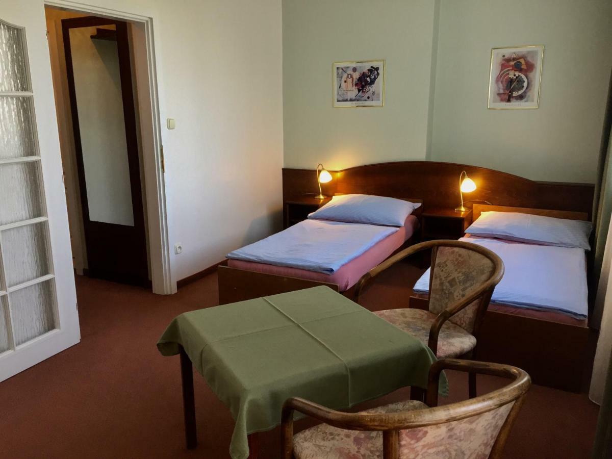 Hotel-Pension Kamyk Prága Kültér fotó